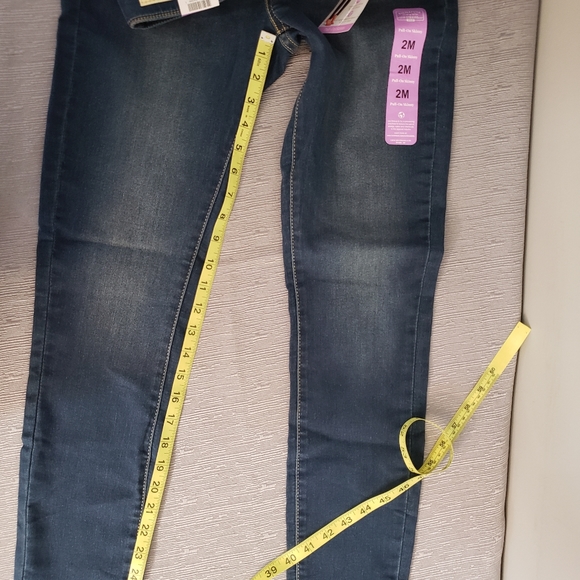 Womens NWT Totally Shaping Pull On Skinny Levi Jeans Size 2 - Picture 9 of 9